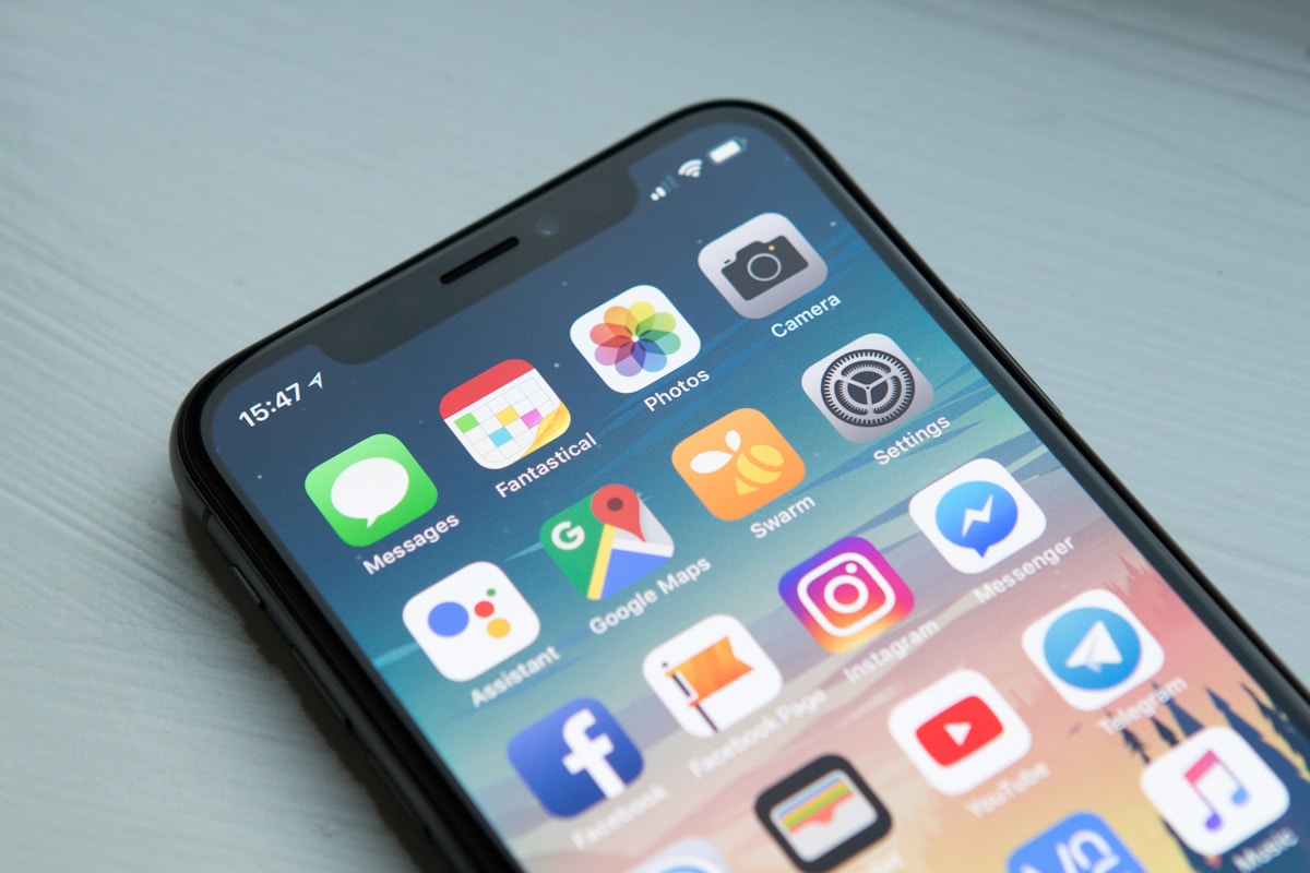 Mobile marketplace and delivery application